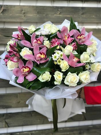 Букет цветов из: Розы и Хризантемы в Новосевастопольском