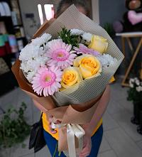 Букет цветов из:  Герберы, Розы и Хризантемы в Новосевастопольском