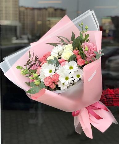 Букет цветов из: Розы, Лизиантусы и Хризантемы в Новосевастопольском